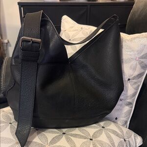 Black genuine, pebbled Leather lucky brand Women's hobo 💼